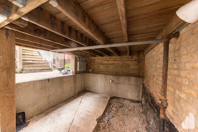 Building Photo - 1532 N Maplewood Ave