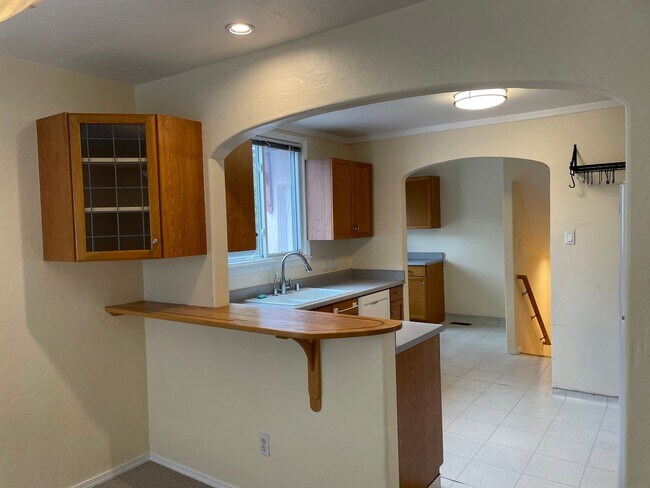 Building Photo - Albany -Charming 3 Bed 2 Bath- House  in a...