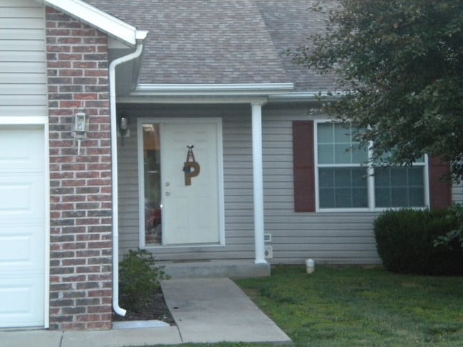 Building Photo - 564 Van Buren Rd