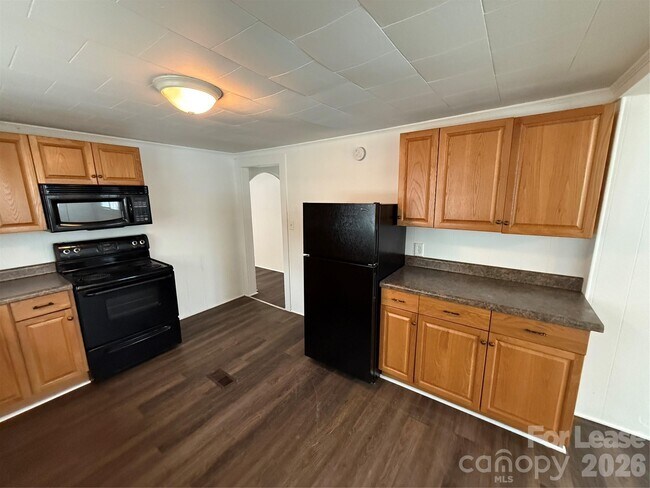 Building Photo - 94 Sumner Ave NW