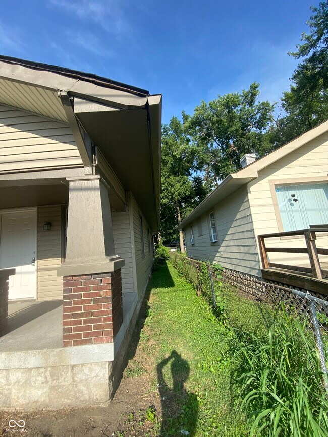 Foto del edificio - 1351 S Belmont Ave