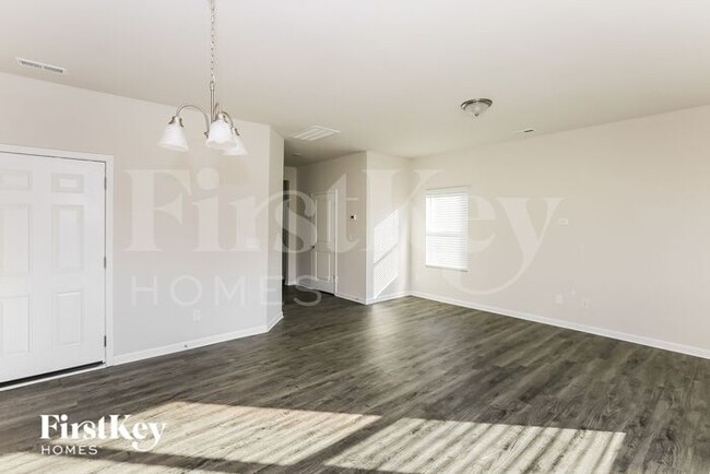 Foto del edificio - 3211 Newell Vlg Dr