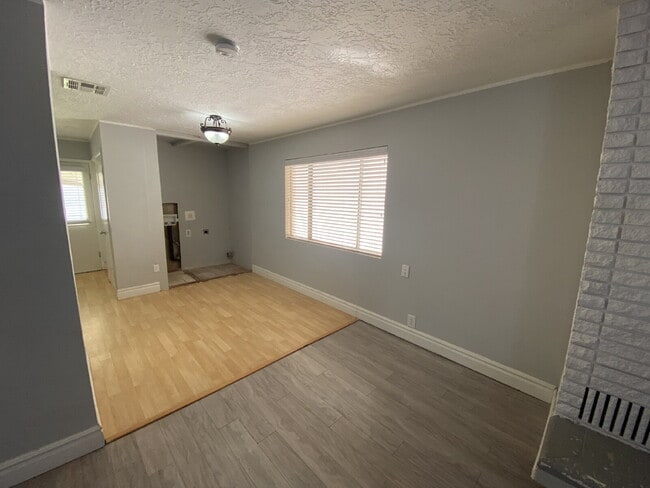 Building Photo - "Spacious 2-Bed, 2-Bath Condo Retreat in Saint George"