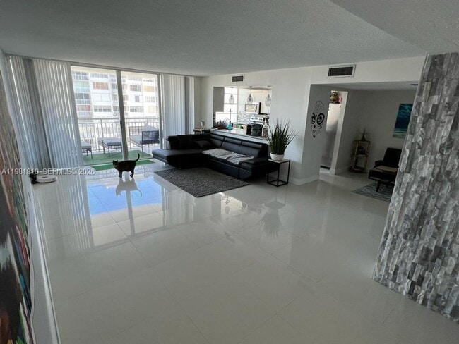 Foto del edificio - 18061 Biscayne Blvd