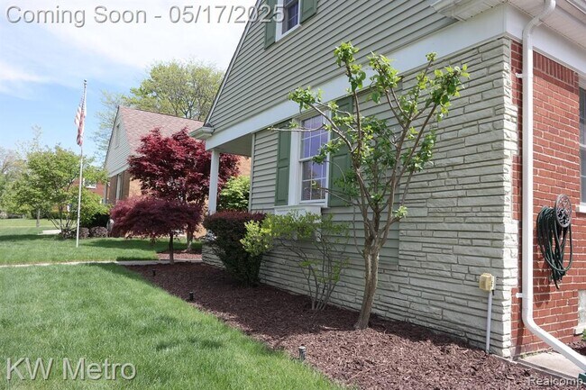 Building Photo - 2120 Vinsetta Blvd