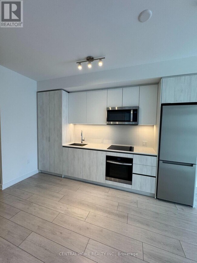 Photo du bâtiment - 5858 Yonge St