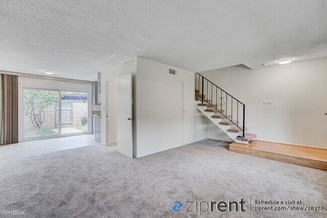 Building Photo - 3 br, 1.5 bath Condo - 6631 Wilbur Avenue,...