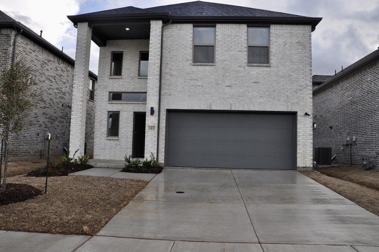 Primary Photo - 303 Goosewood Dr