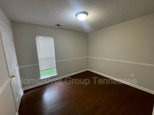 Foto del edificio - 856 Grant Dr