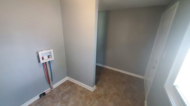 Foto del edificio - 630 N Cherry St
