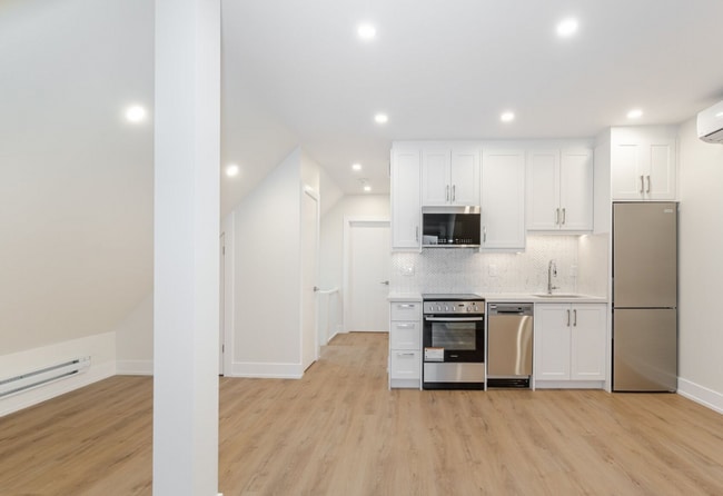 Building Photo - 73 Dewson St