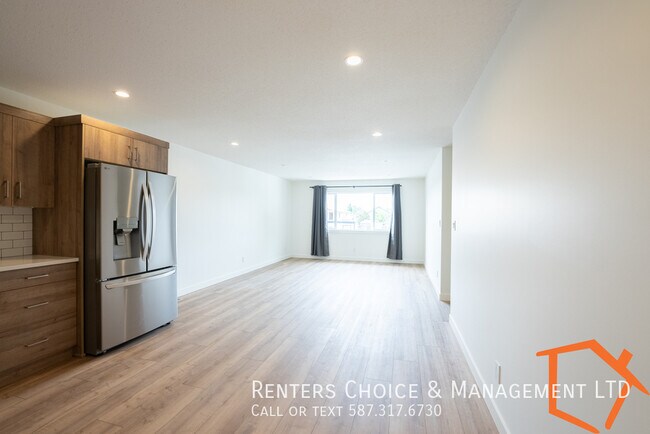 Photo du bâtiment - NEW 2 BEDROOM MAIN FLOOR UNIT WITH ASSIGNED PARKING
