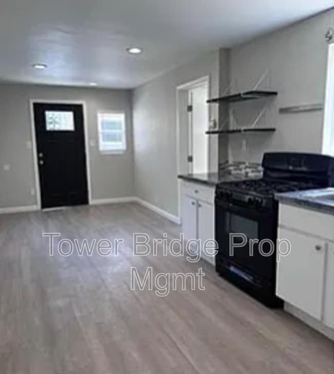 Building Photo - 4042 1/2 43rd Street