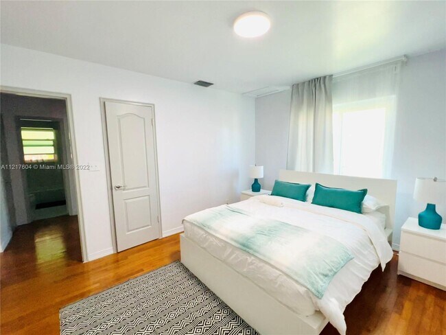 Building Photo - 1941 Taft St