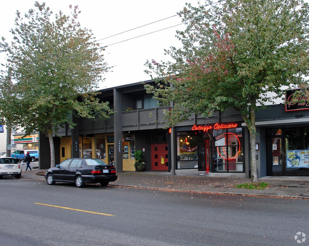 Building Photo - 1621 Queen Anne Ave N