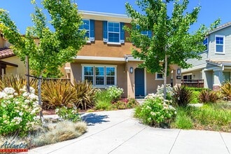 Building Photo - 822 Tina Speciale Pl