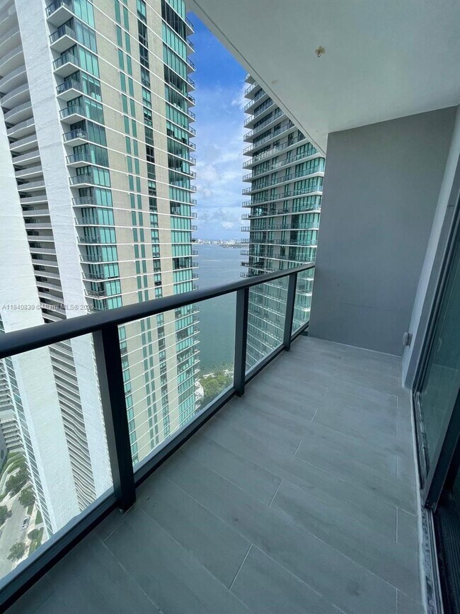 Foto del edificio - 501 NE 31st St