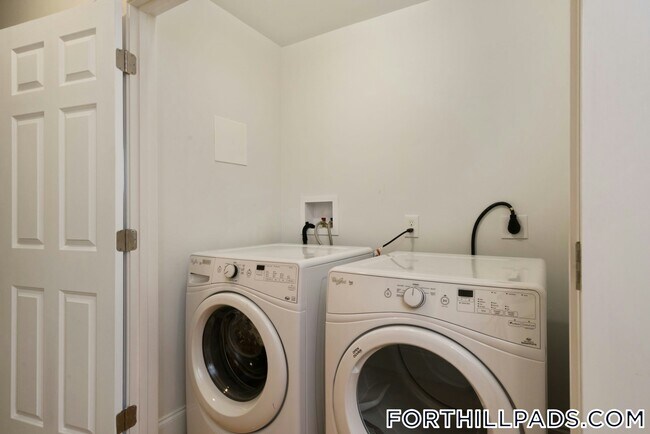 Building Photo - 128 Roxbury St