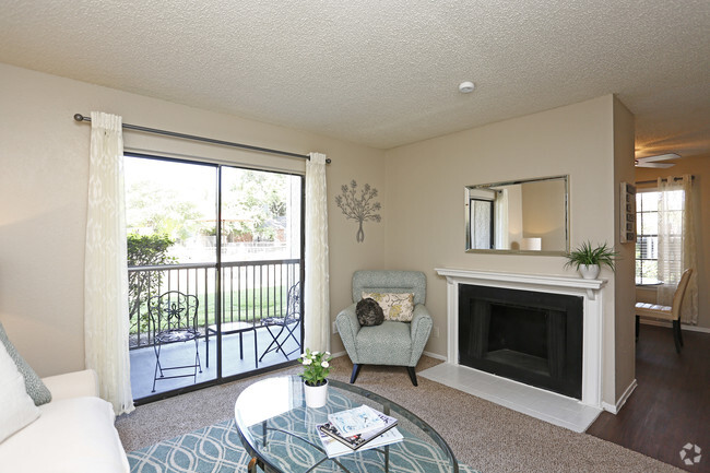 1BR,1BA - 674SF - LIVING ROOM - Creekside Village Apartments