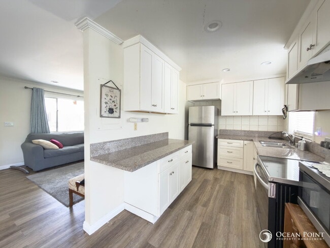 Building Photo - Charming 2BR Townhome in Hueneme Bay 55+ Golf Community