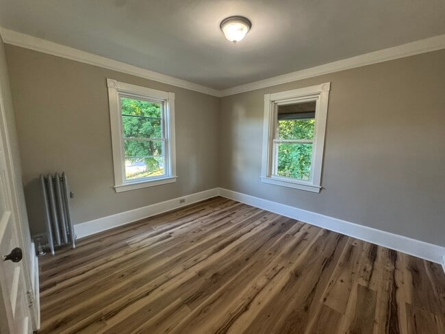 Building Photo - 463 Mammoth Rd
