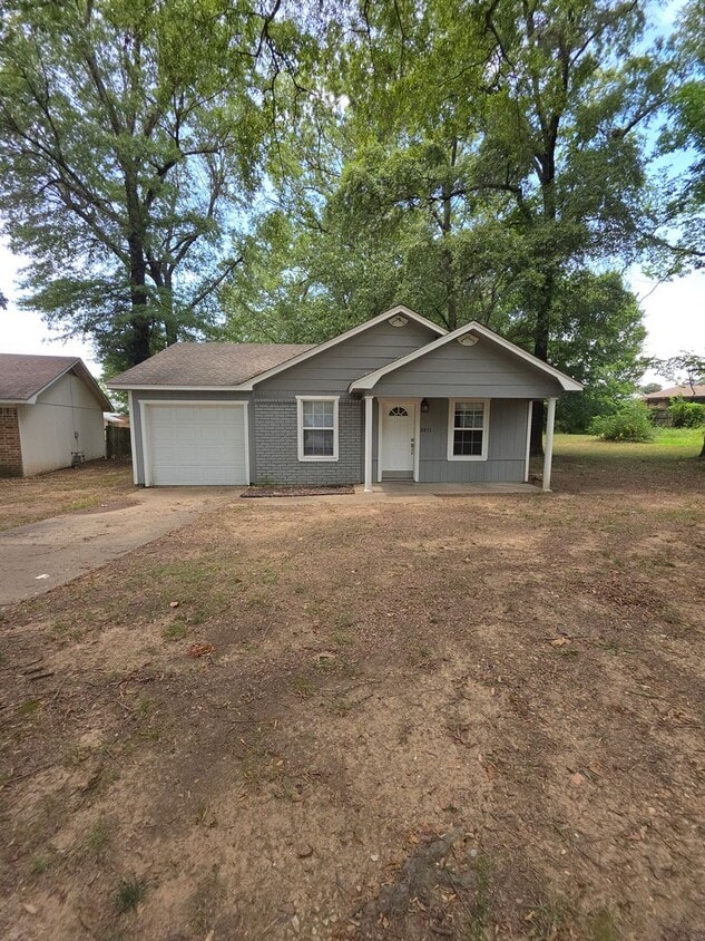 Foto principal - 2211 S Hartford Cove