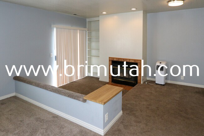 Building Photo - 1257 E Vine St