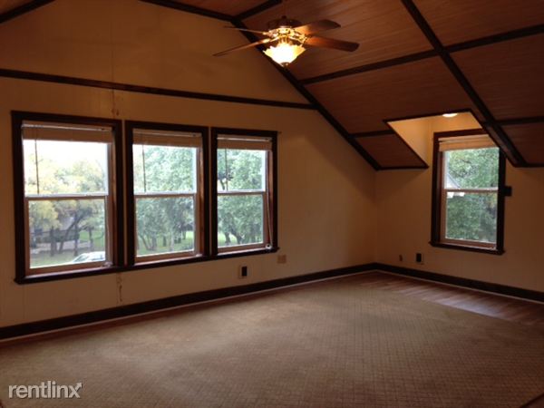 Primary Photo - 112 N Hillview Dr