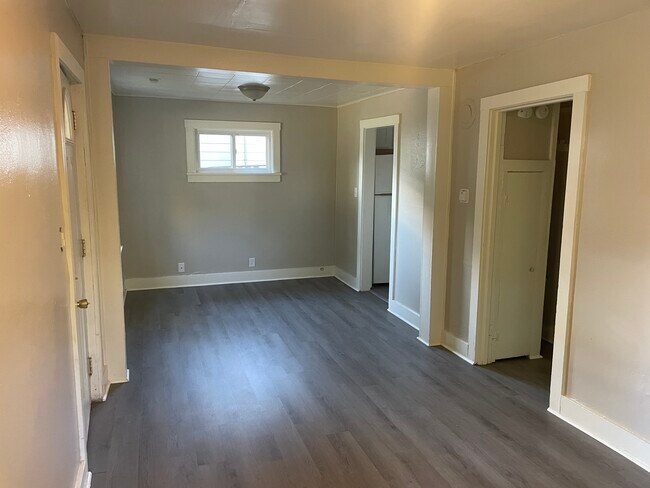 Foto del edificio - 3311 Summerdale Ave