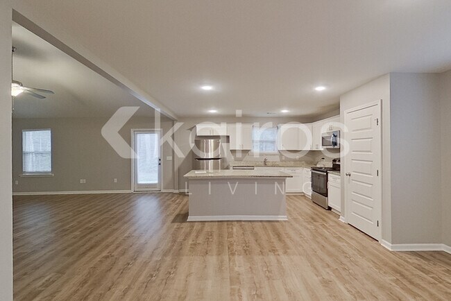 Foto del edificio - 136 Western Red Cedar Dr