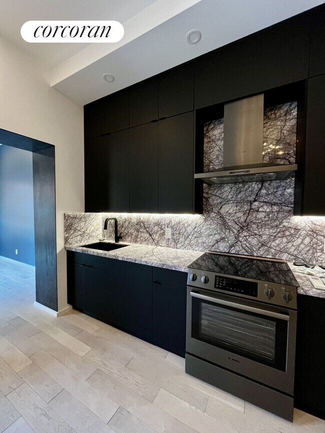 Foto del edificio - 317 W 51st St