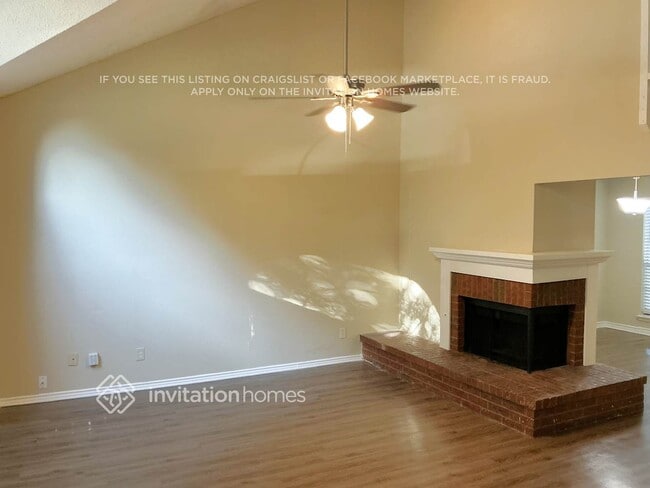 Foto del edificio - 4317 Saugus Dr