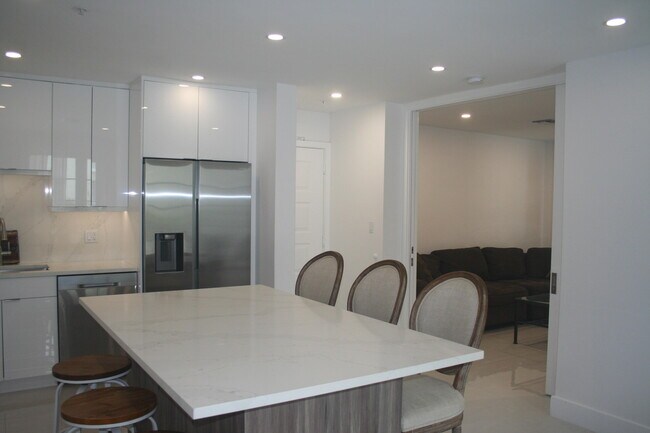 Building Photo - 1203 Town Center Dr