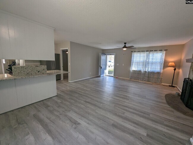 Building Photo - 404 Fox Squirrel Rd