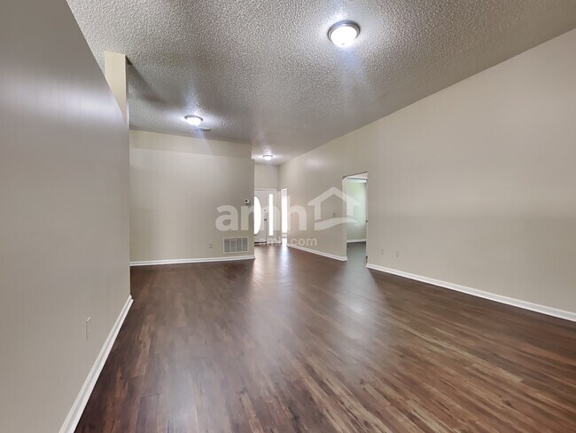 Building Photo - 8213 Abbeyfield Dr