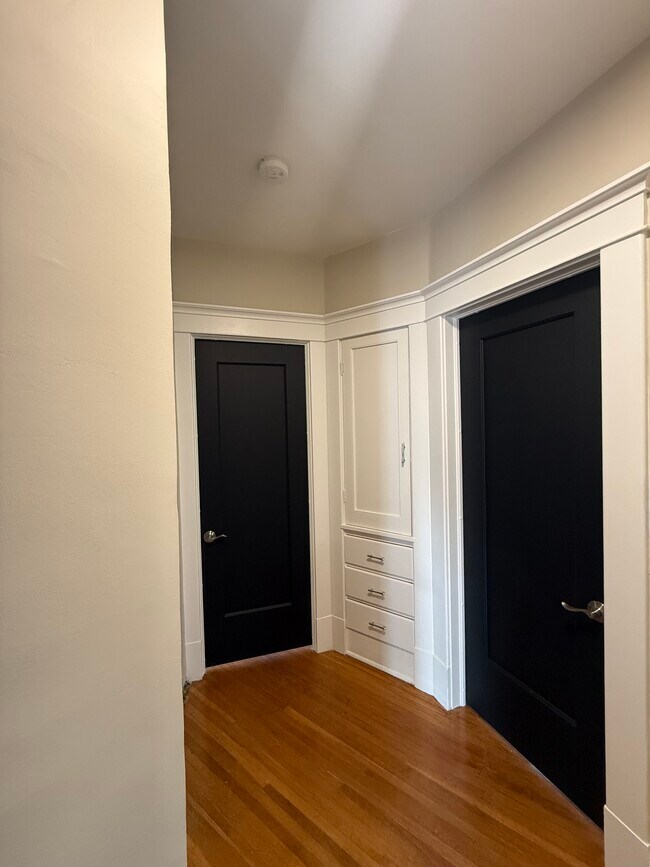 Building Photo - 629 Parkside Ave