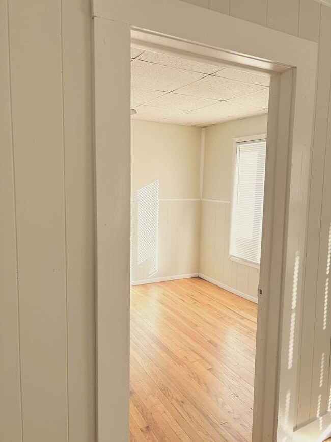 Building Photo - 2410 W Douglas Ave