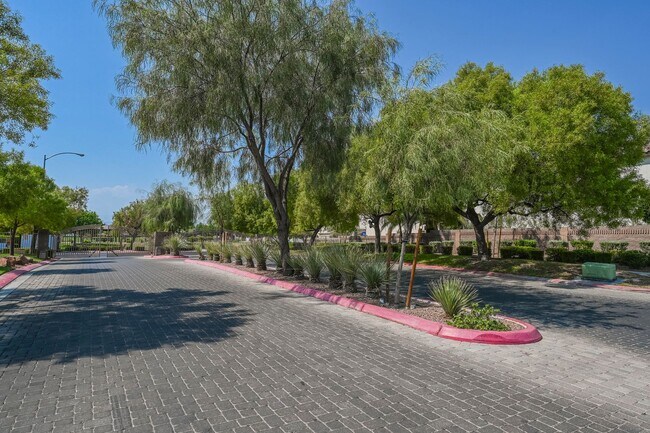 Building Photo - 3 Bedroom, 2.5 Bath Two Story Home Located...