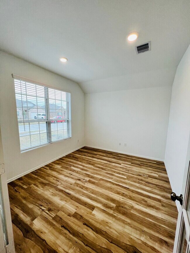 Building Photo - 5323 Sleepy Fox Ln