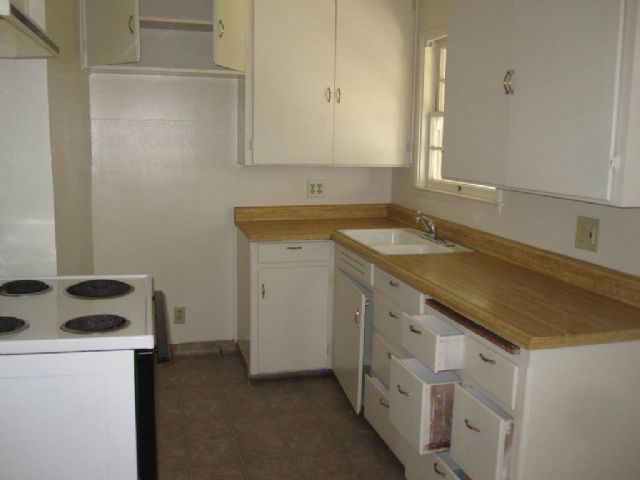 Building Photo - 1417 Cahill Ave