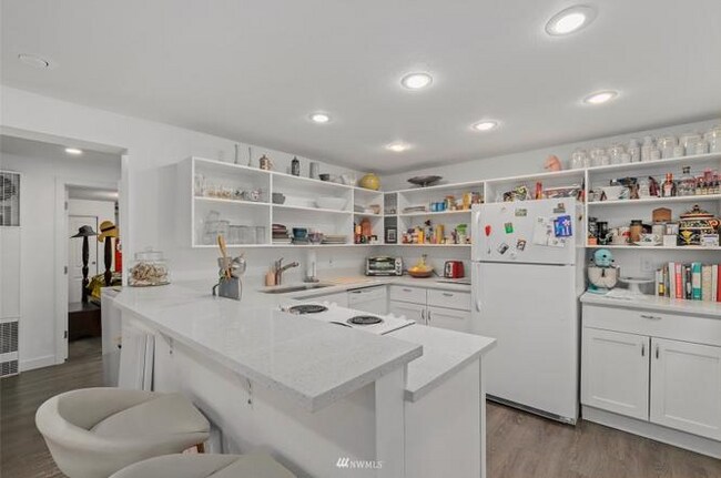 Foto del edificio - 3631 22nd Ave SW