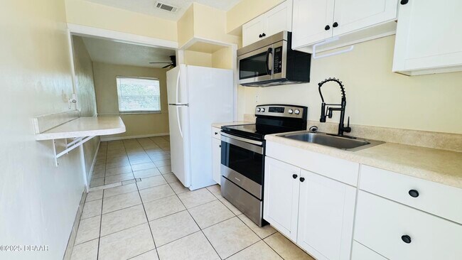 Building Photo - 4 Cypress Cir