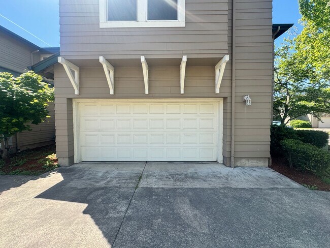 Building Photo - 3 Bedroom 2.5 bathroom West Eugene Home