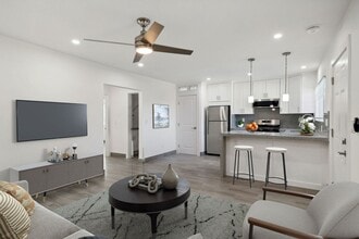 Building Photo - 340 N 1st St