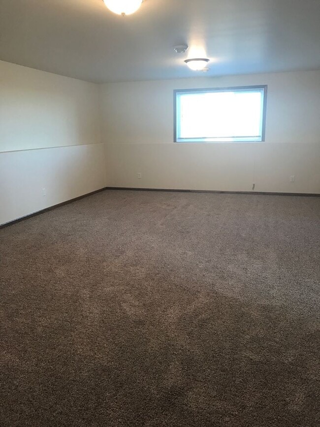 Building Photo - 3 Bed 2. Bath Single Family Home