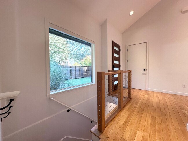 Foto del edificio - Immaculate 3 Bed 4 Bath Mid-Century Home i...