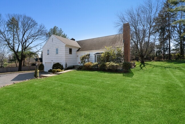 Building Photo - 1170 Old White Plains Rd