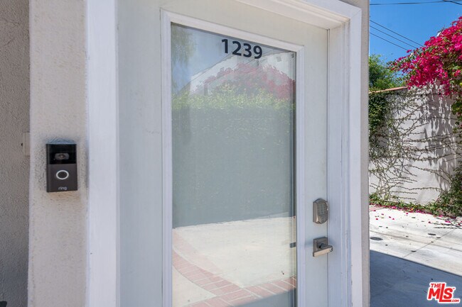 Foto del edificio - 1239 S Orange Dr