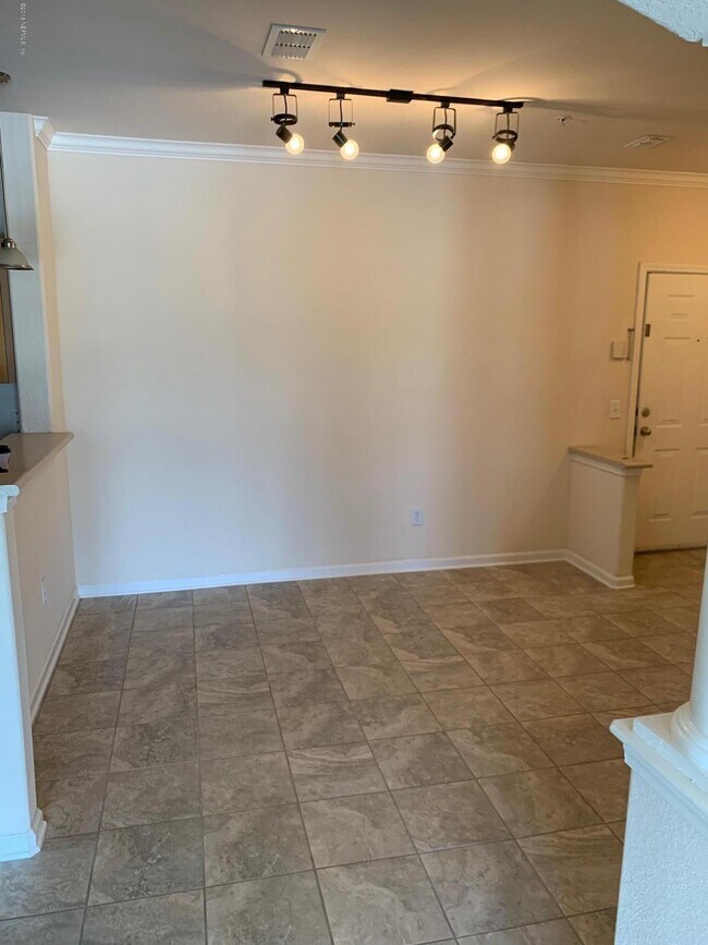 Building Photo - 8290 Westgate Dr