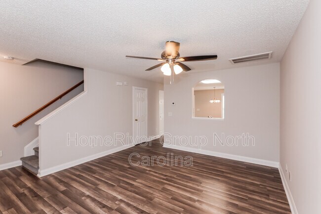 Building Photo - 1009 Oakstone Dr